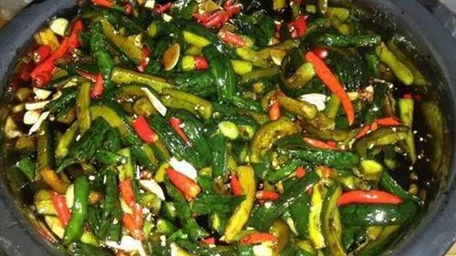 小瓜能腌咸菜吃吗视频,家常美味制作攻略