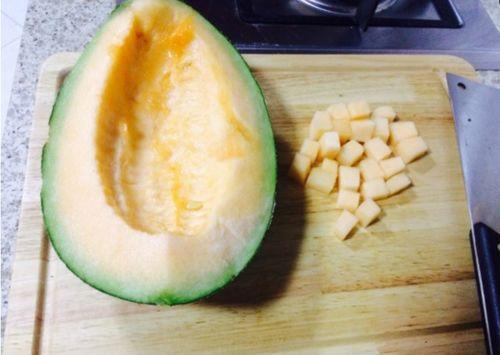 台湾人吃哈密瓜视频,甜蜜滋味引发热议