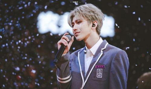 蔡徐坤吃哈密瓜直播视频,甜蜜瞬间引网友热议